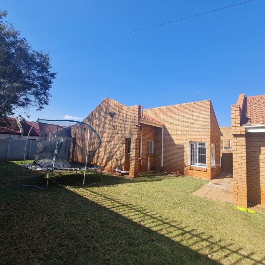 3 Bedroom Property for Sale in Erasmuskloof Gauteng