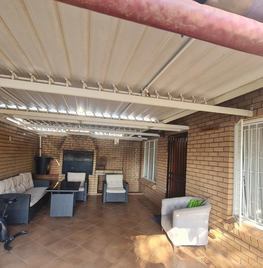 3 Bedroom Property for Sale in Erasmuskloof Gauteng