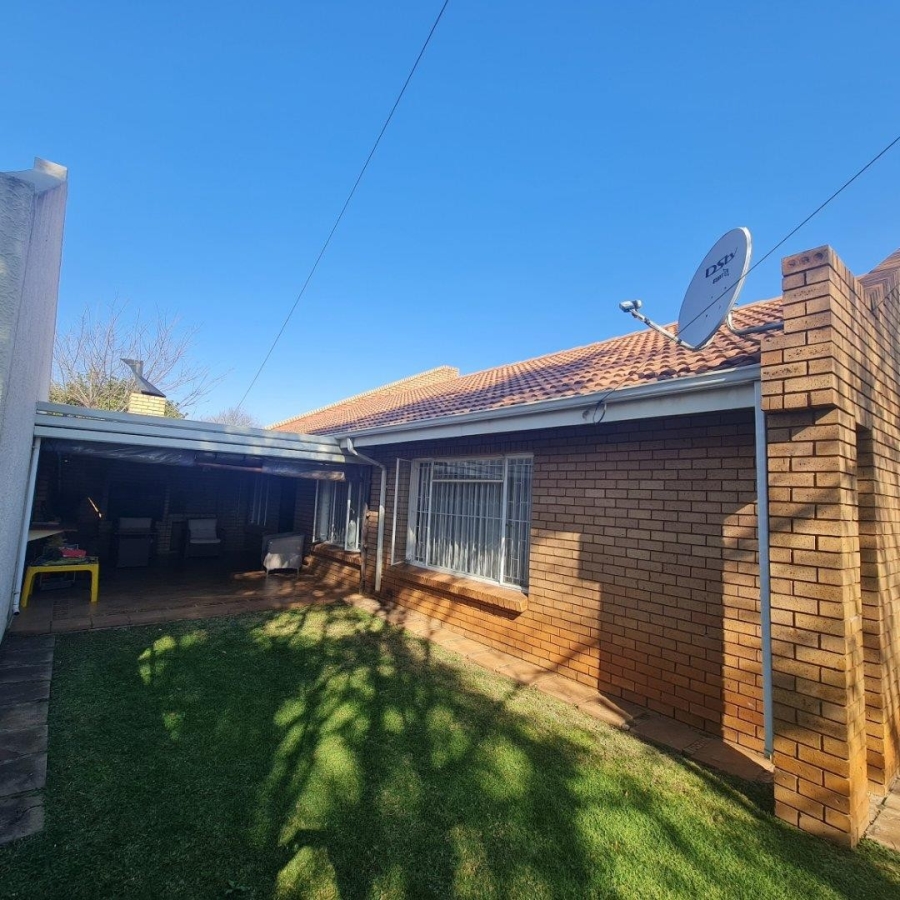 3 Bedroom Property for Sale in Erasmuskloof Gauteng