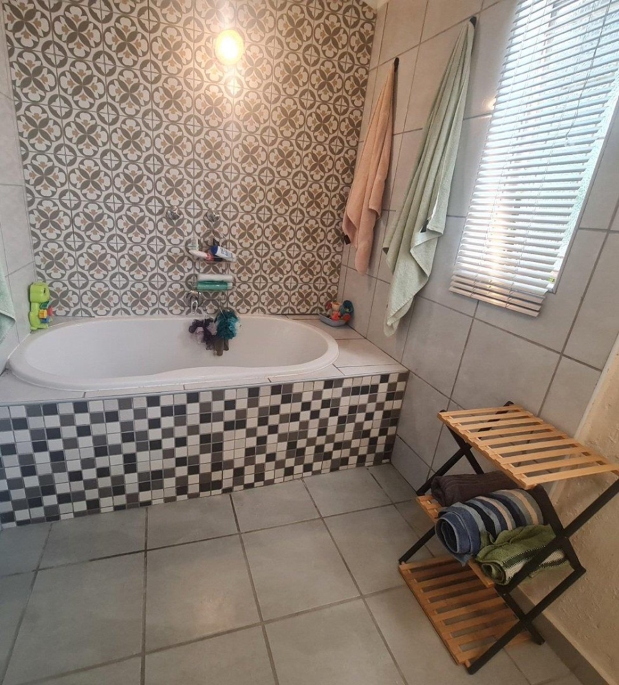 3 Bedroom Property for Sale in Elardus Park Gauteng