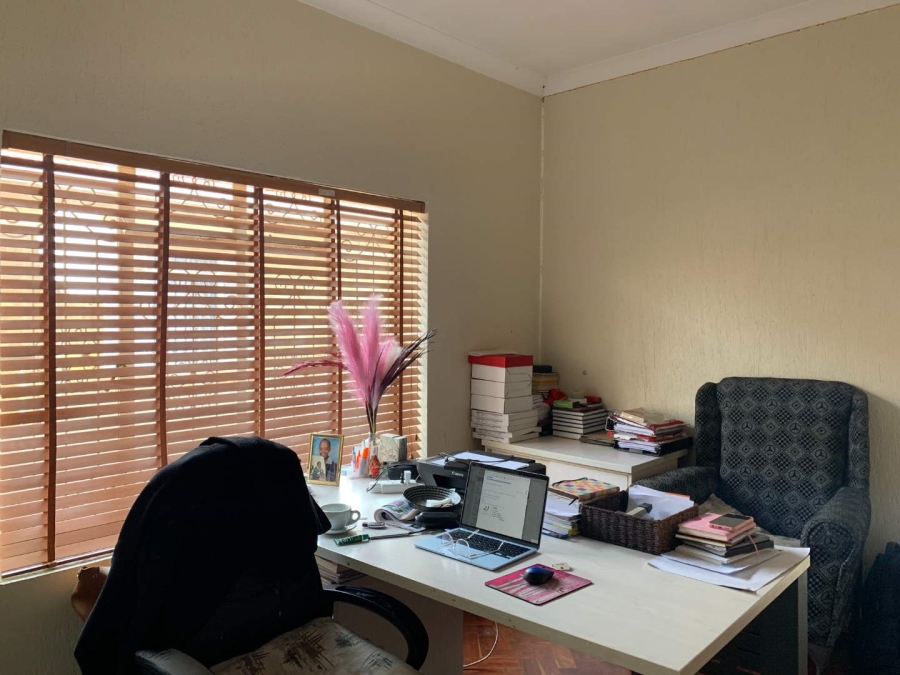 4 Bedroom Property for Sale in Linmeyer Gauteng