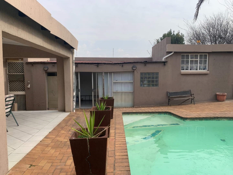 4 Bedroom Property for Sale in Linmeyer Gauteng