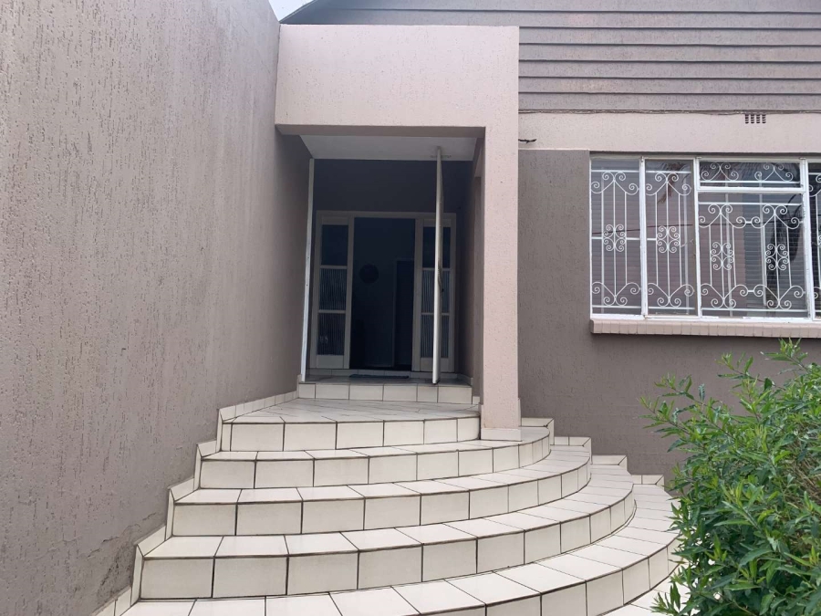 4 Bedroom Property for Sale in Linmeyer Gauteng