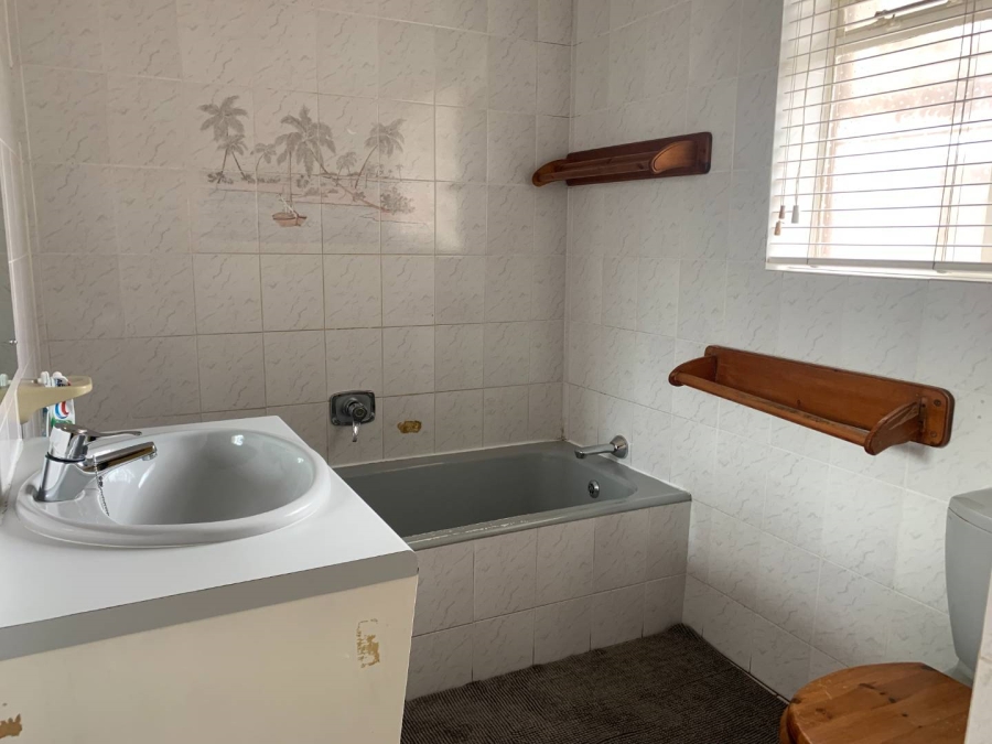 4 Bedroom Property for Sale in Linmeyer Gauteng