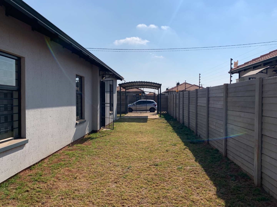 3 Bedroom Property for Sale in Protea Glen Gauteng