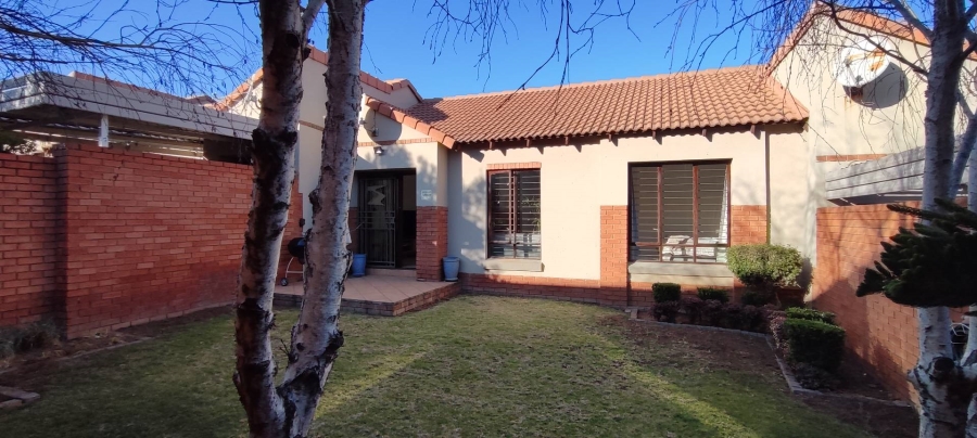 2 Bedroom Property for Sale in Rietvalleirand Gauteng