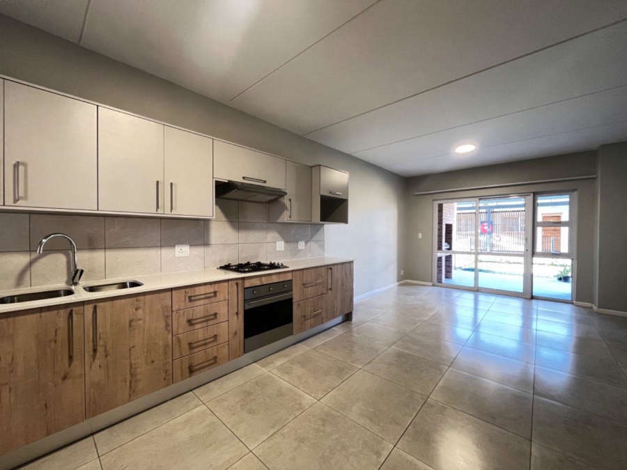 To Let 2 Bedroom Property for Rent in Equestria Gauteng