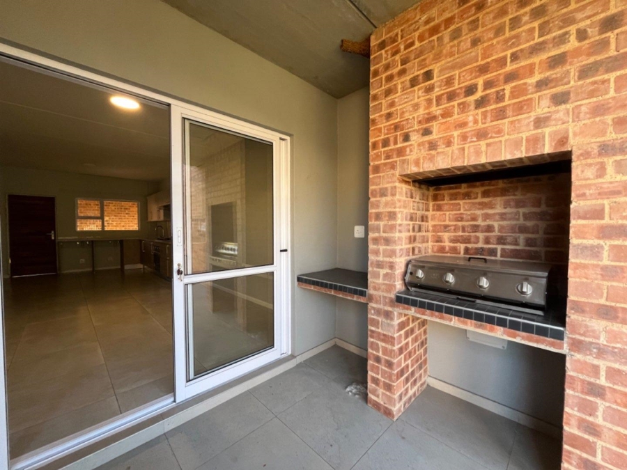 To Let 2 Bedroom Property for Rent in Equestria Gauteng