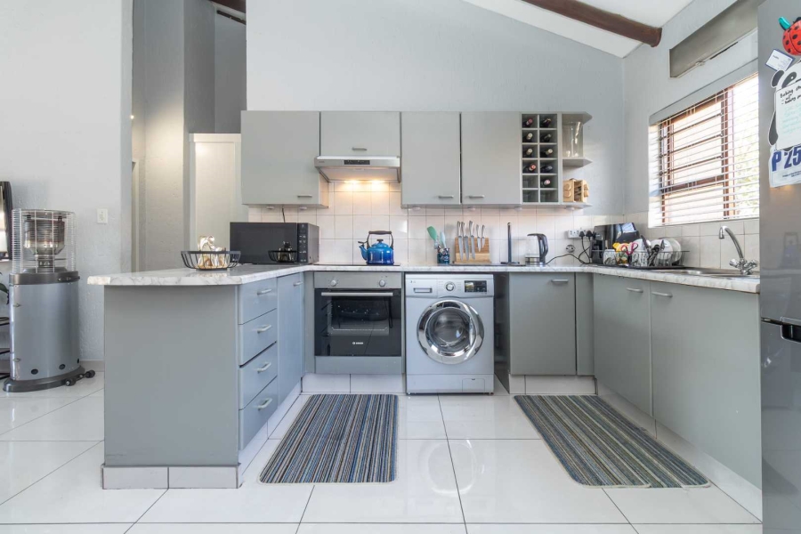 To Let 2 Bedroom Property for Rent in Paulshof Gauteng