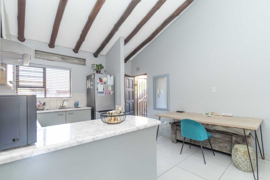 To Let 2 Bedroom Property for Rent in Paulshof Gauteng
