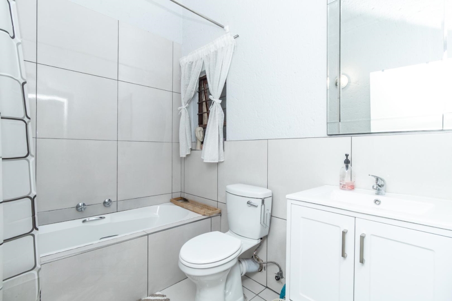 To Let 2 Bedroom Property for Rent in Paulshof Gauteng