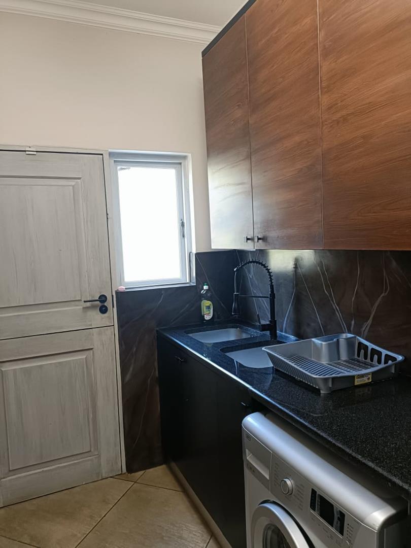 5 Bedroom Property for Sale in Zwavelpoort Gauteng