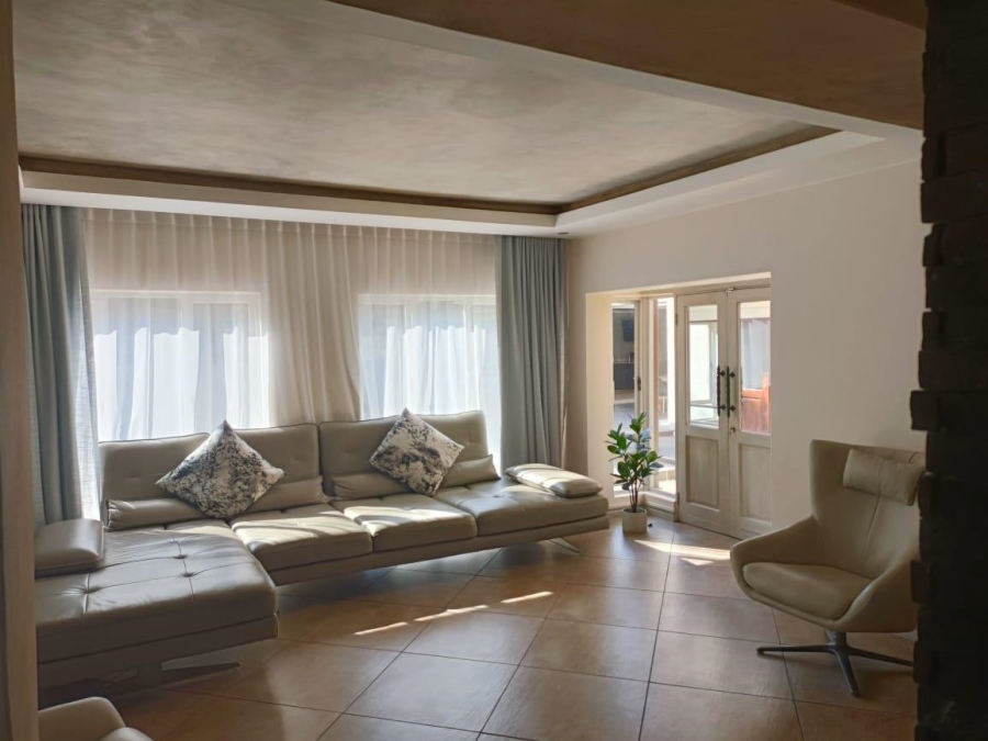 5 Bedroom Property for Sale in Zwavelpoort Gauteng
