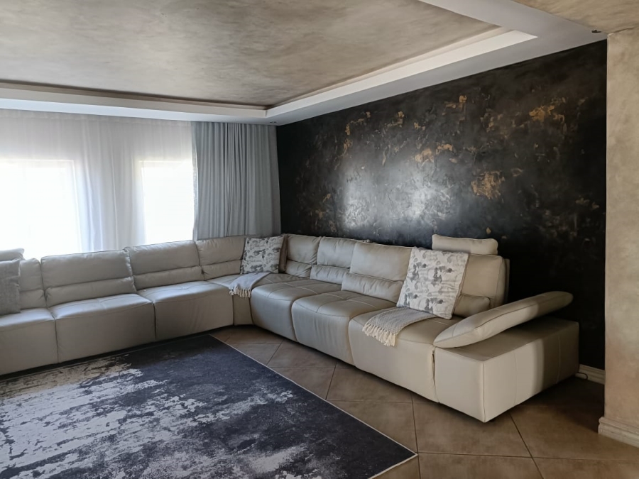 5 Bedroom Property for Sale in Zwavelpoort Gauteng
