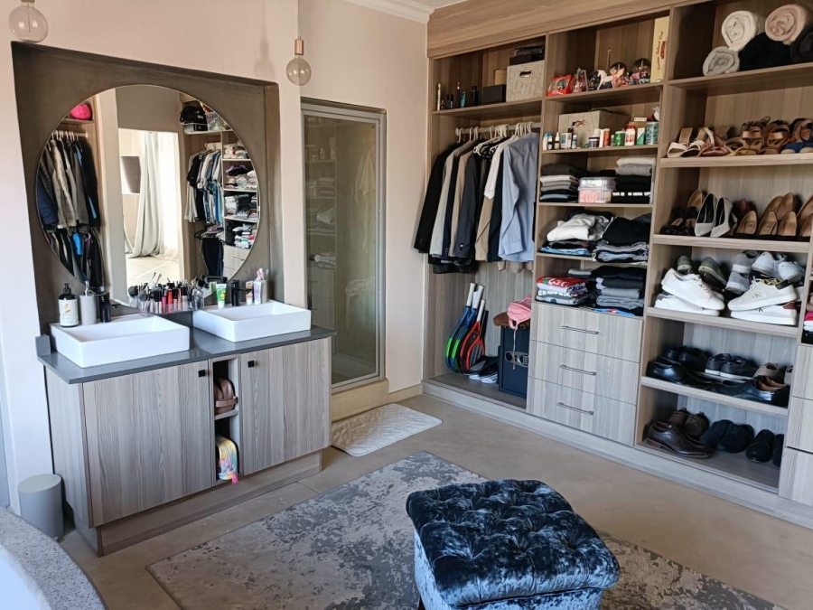 5 Bedroom Property for Sale in Zwavelpoort Gauteng