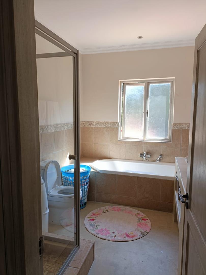 5 Bedroom Property for Sale in Zwavelpoort Gauteng