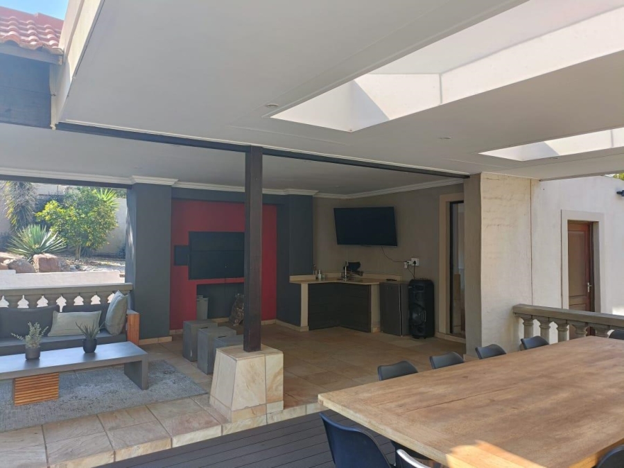 5 Bedroom Property for Sale in Zwavelpoort Gauteng