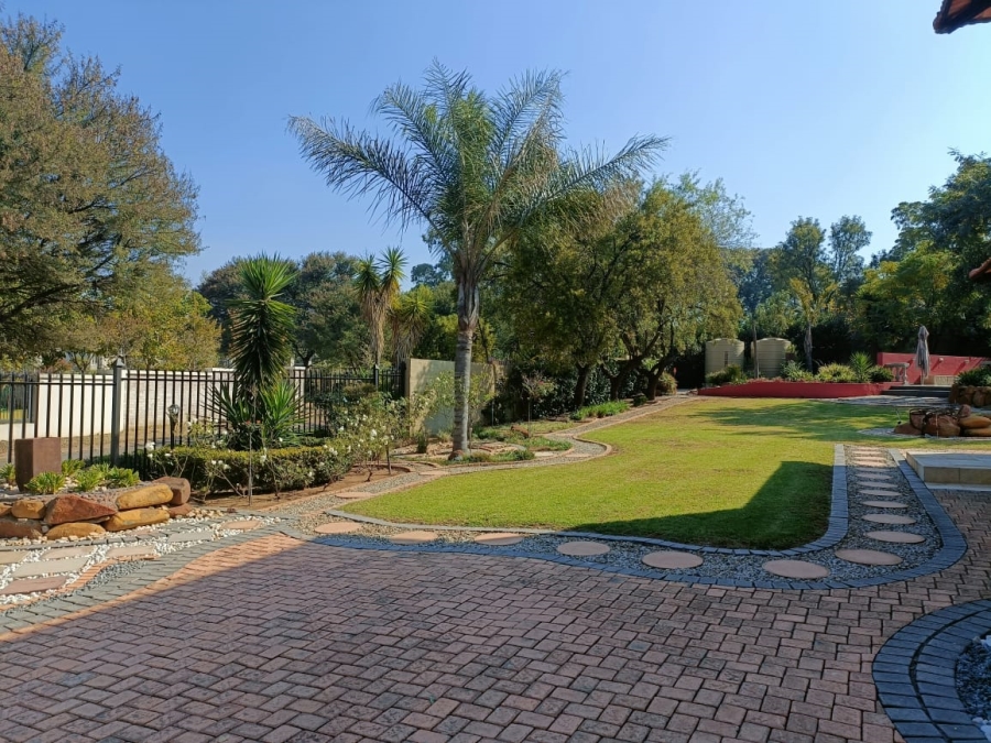 5 Bedroom Property for Sale in Zwavelpoort Gauteng