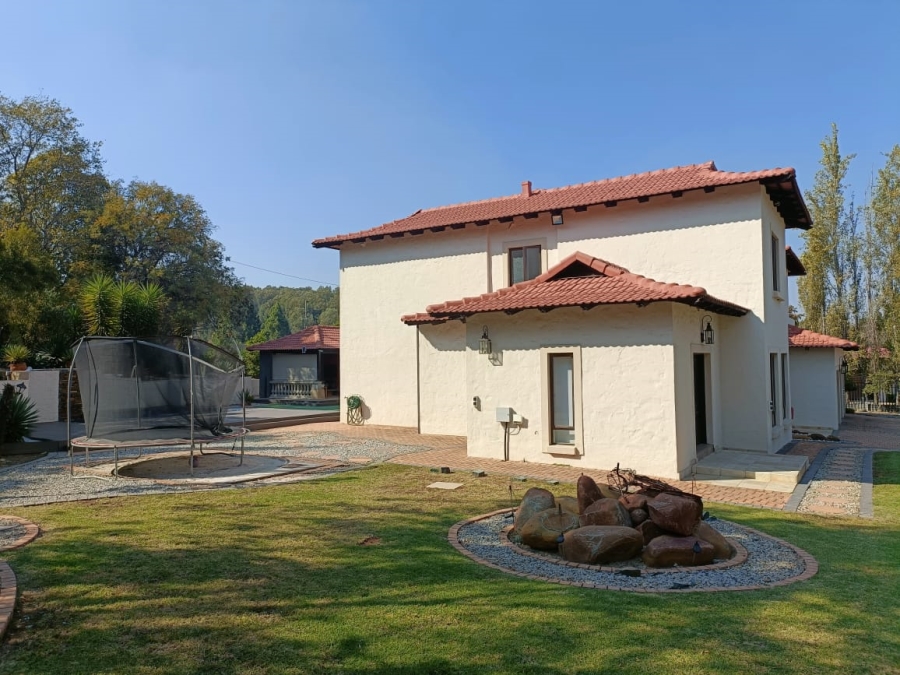 5 Bedroom Property for Sale in Zwavelpoort Gauteng
