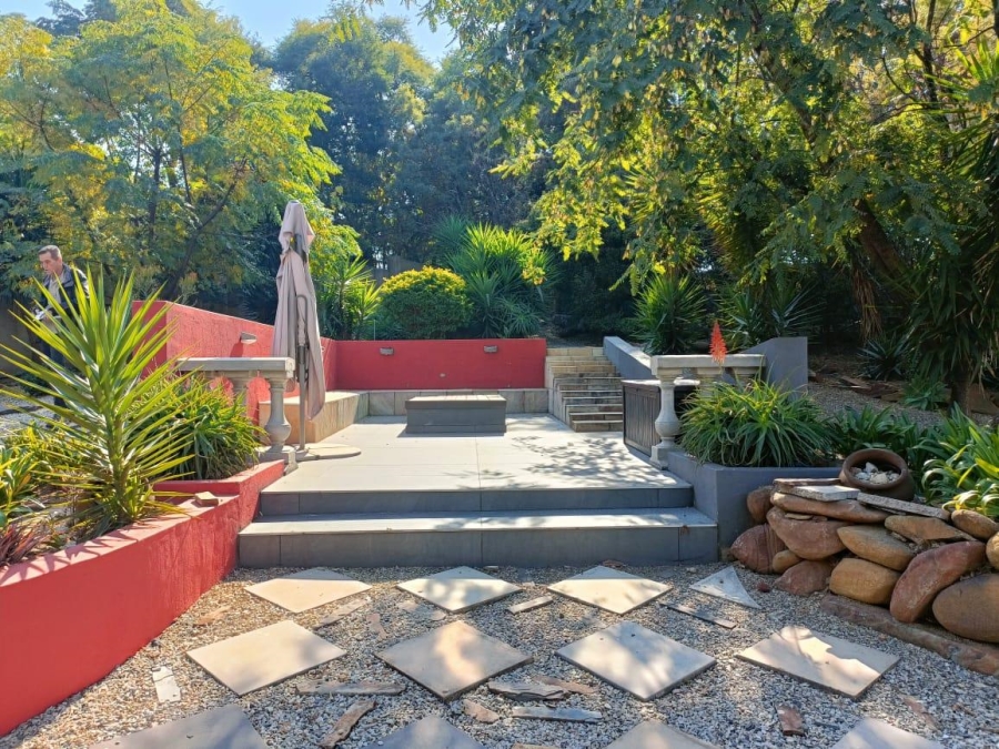 5 Bedroom Property for Sale in Zwavelpoort Gauteng