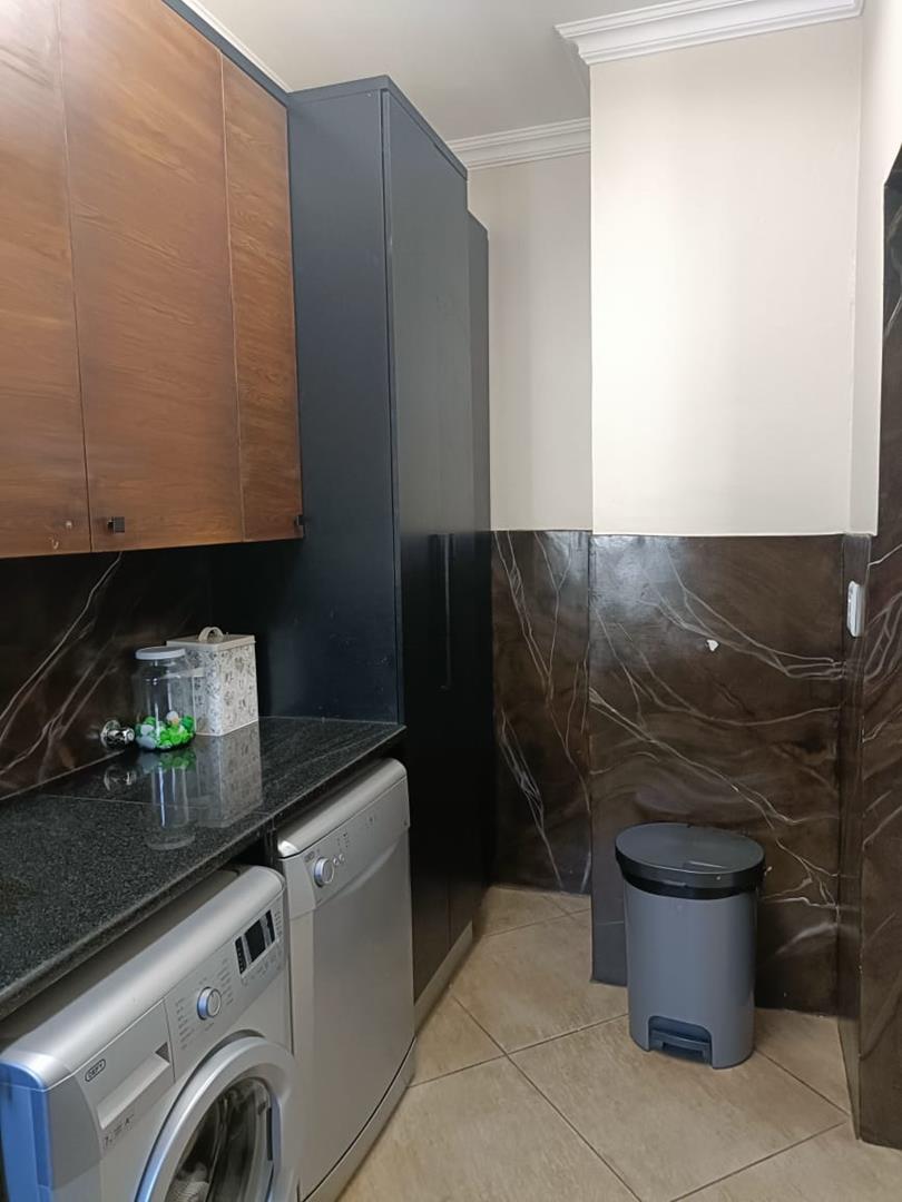 5 Bedroom Property for Sale in Zwavelpoort Gauteng