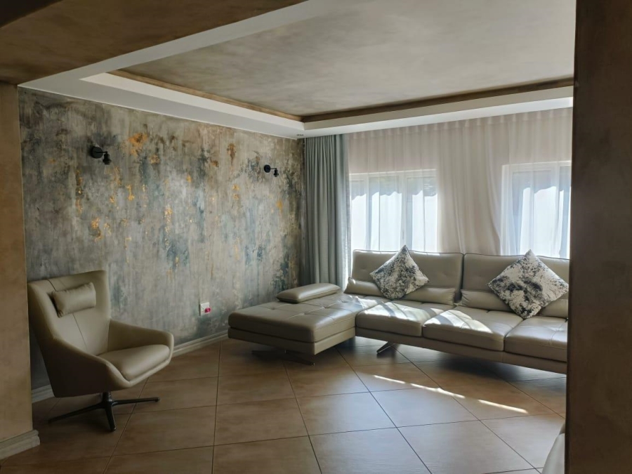 5 Bedroom Property for Sale in Zwavelpoort Gauteng