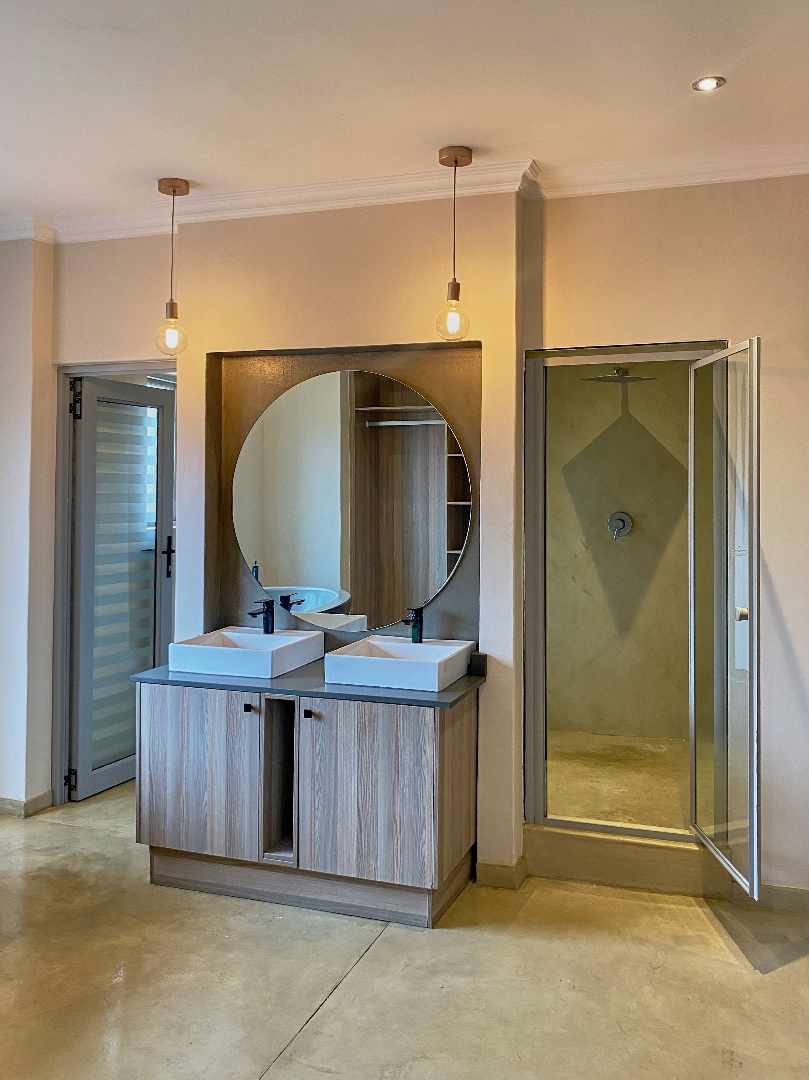 5 Bedroom Property for Sale in Zwavelpoort Gauteng