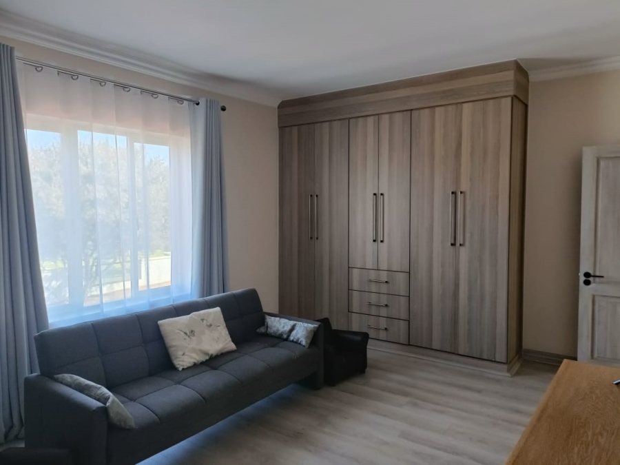 5 Bedroom Property for Sale in Zwavelpoort Gauteng