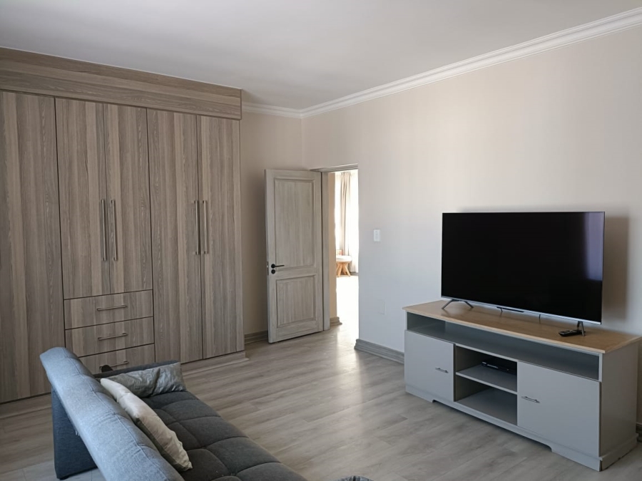 5 Bedroom Property for Sale in Zwavelpoort Gauteng