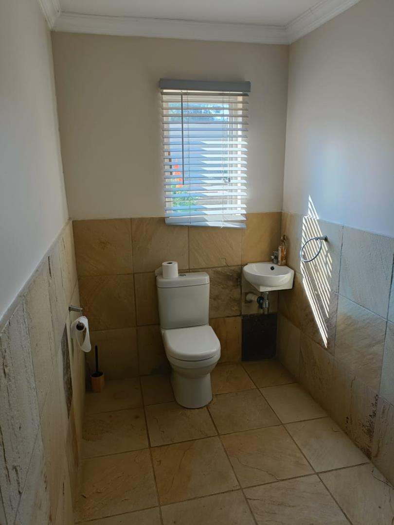 5 Bedroom Property for Sale in Zwavelpoort Gauteng