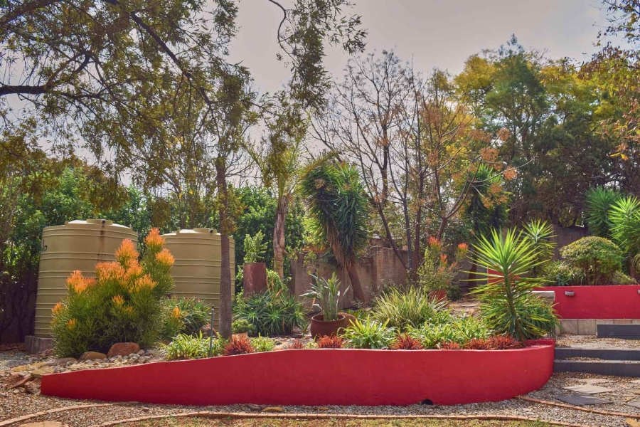 5 Bedroom Property for Sale in Zwavelpoort Gauteng