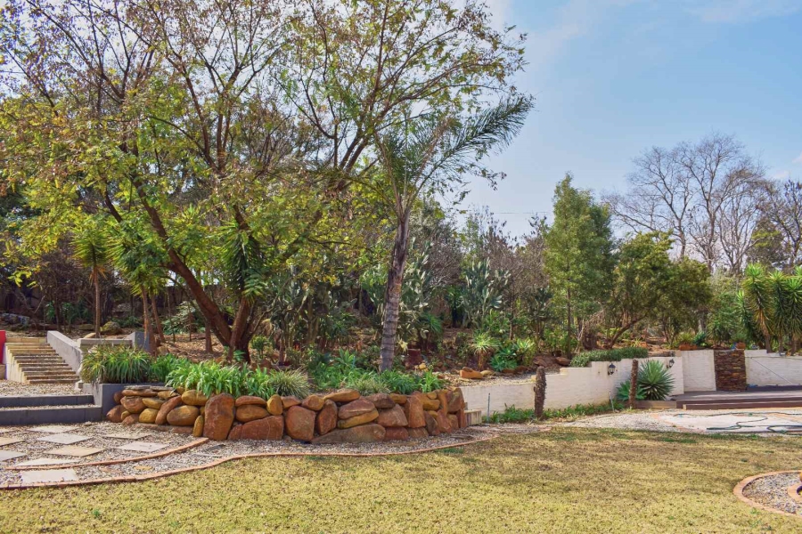 5 Bedroom Property for Sale in Zwavelpoort Gauteng