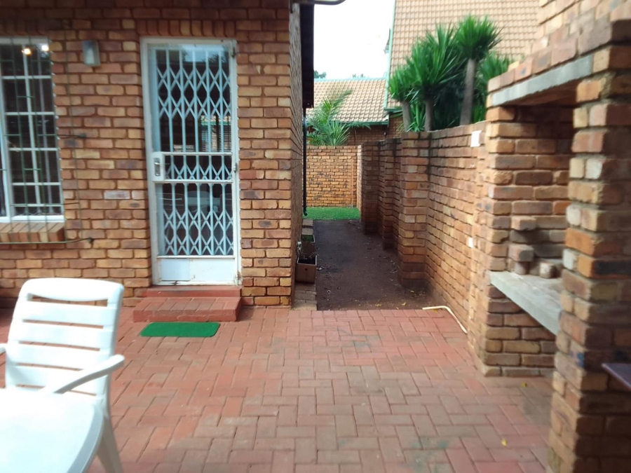 To Let 2 Bedroom Property for Rent in Weavind Park Gauteng