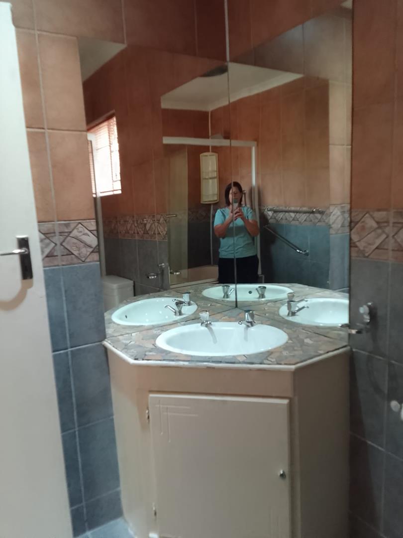 To Let 2 Bedroom Property for Rent in Weavind Park Gauteng