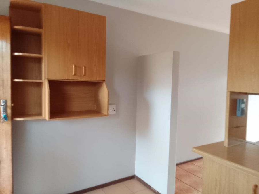 To Let 2 Bedroom Property for Rent in Weavind Park Gauteng