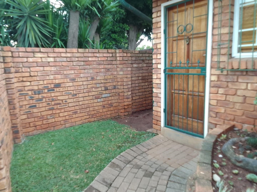 To Let 2 Bedroom Property for Rent in Weavind Park Gauteng