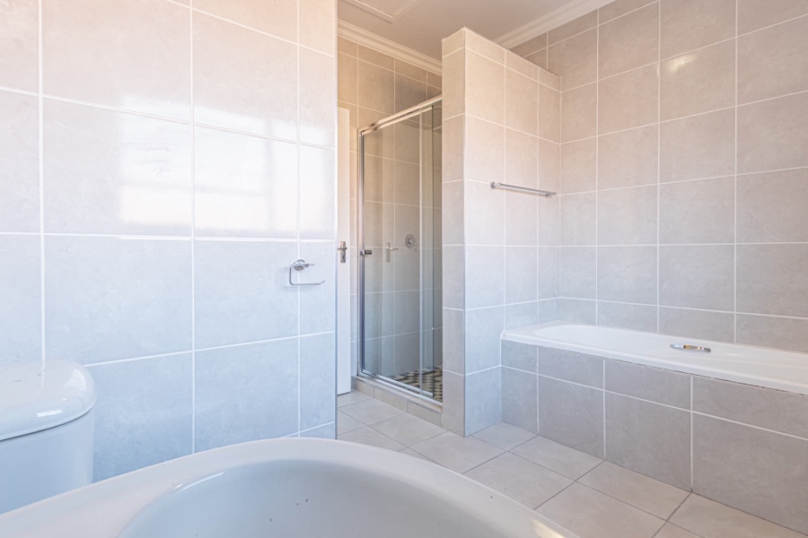 1 Bedroom Property for Sale in Wilro Park Gauteng