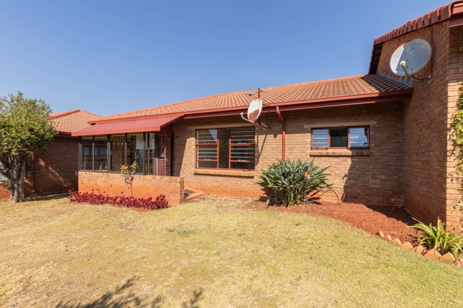 1 Bedroom Property for Sale in Wilro Park Gauteng