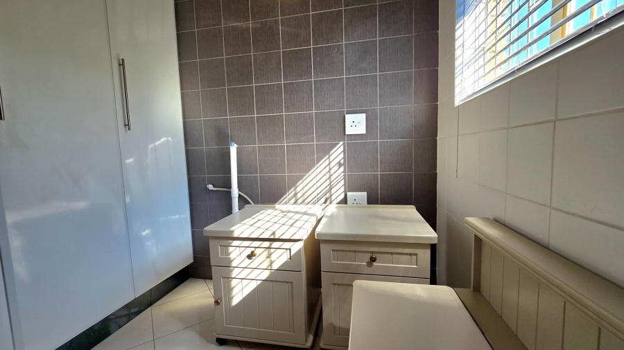 3 Bedroom Property for Sale in Oakdene Gauteng