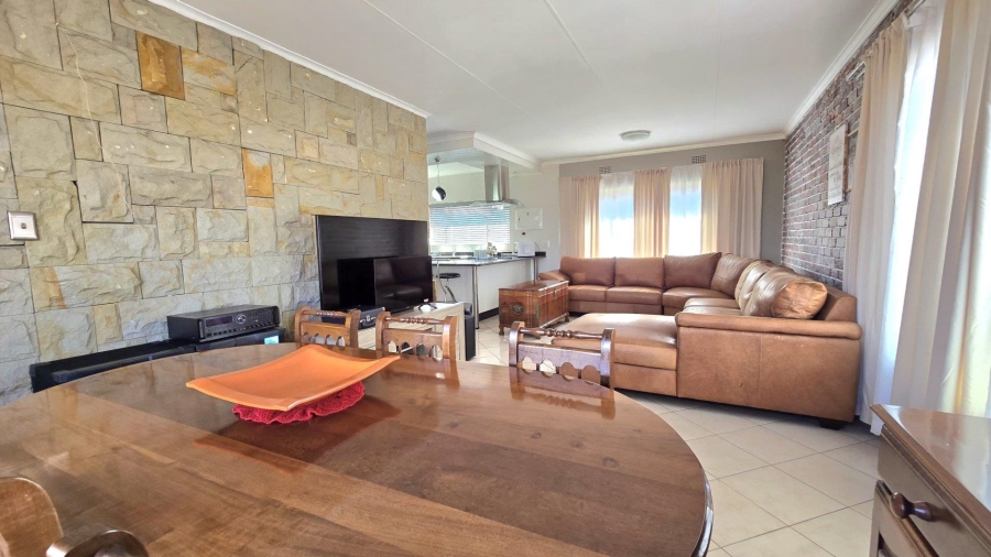 3 Bedroom Property for Sale in Oakdene Gauteng