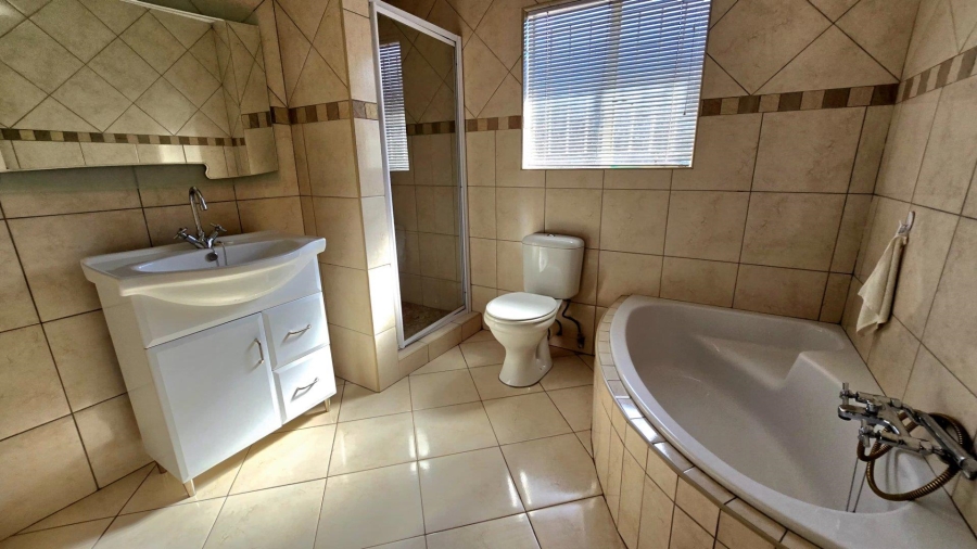 3 Bedroom Property for Sale in Oakdene Gauteng