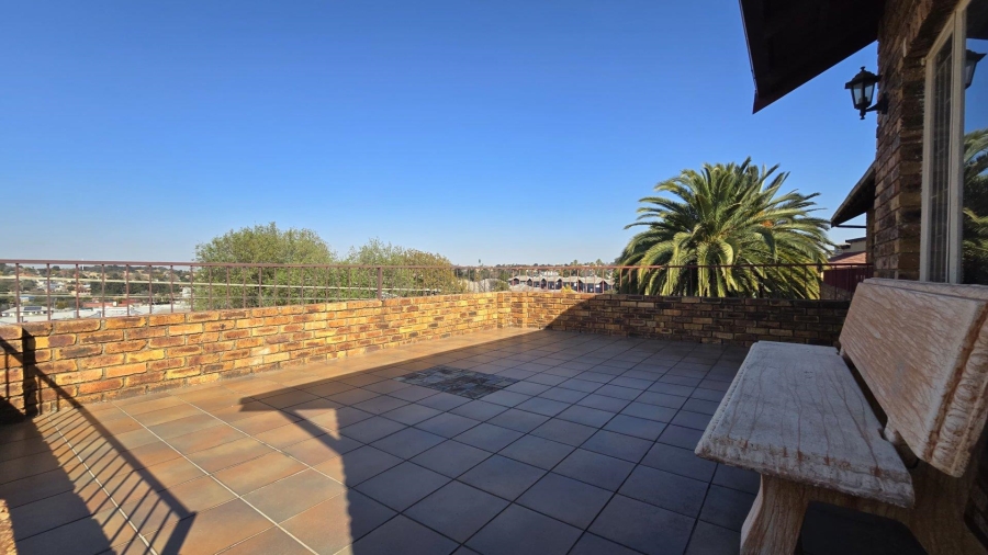 3 Bedroom Property for Sale in Oakdene Gauteng
