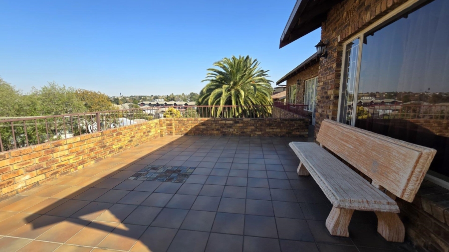 3 Bedroom Property for Sale in Oakdene Gauteng