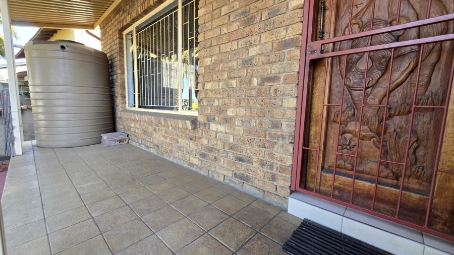 3 Bedroom Property for Sale in Oakdene Gauteng