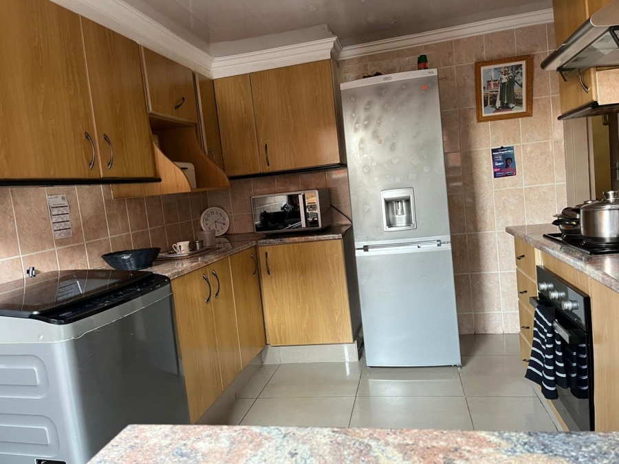 2 Bedroom Property for Sale in Tokoza Gauteng