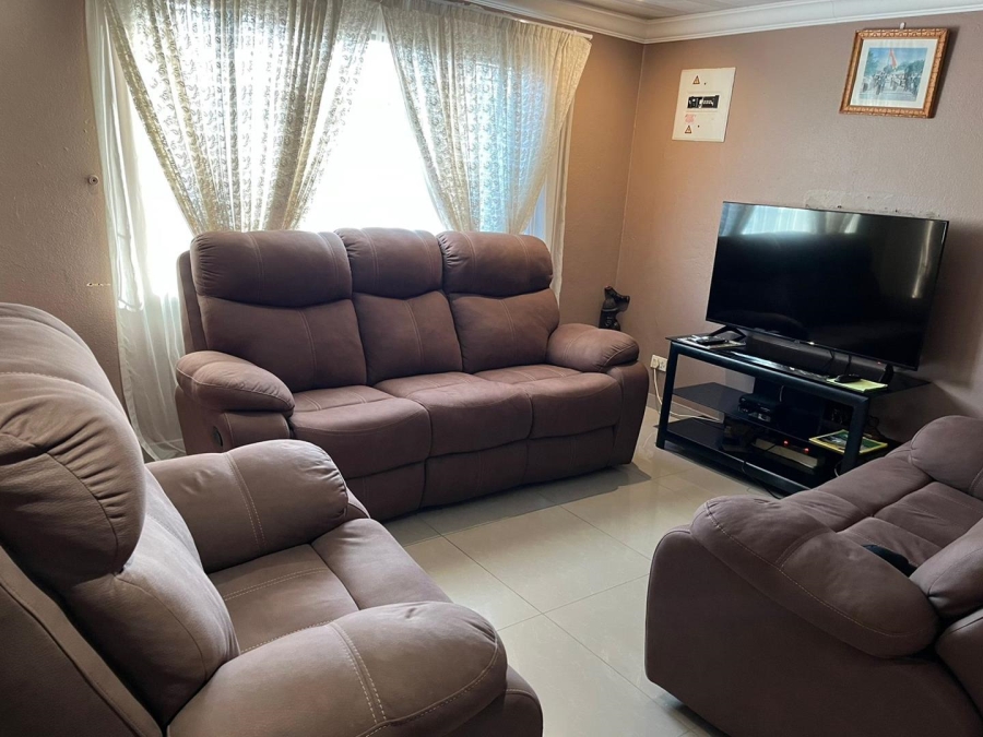 2 Bedroom Property for Sale in Tokoza Gauteng
