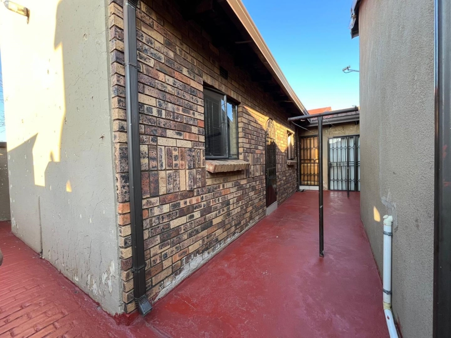 2 Bedroom Property for Sale in Tokoza Gauteng