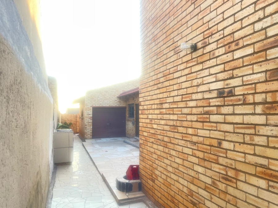 4 Bedroom Property for Sale in Spruitview Gauteng