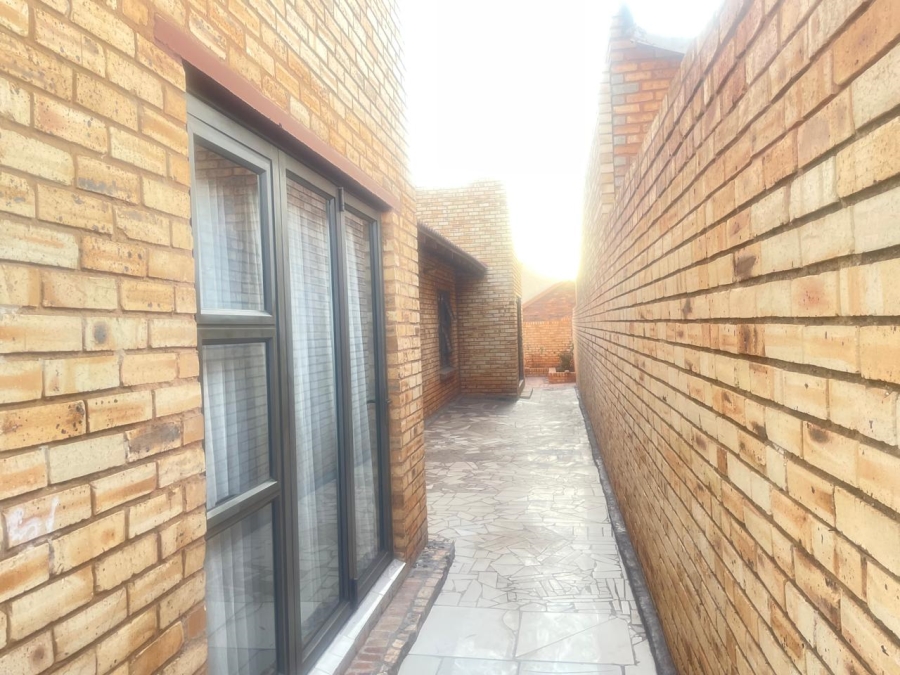 4 Bedroom Property for Sale in Spruitview Gauteng