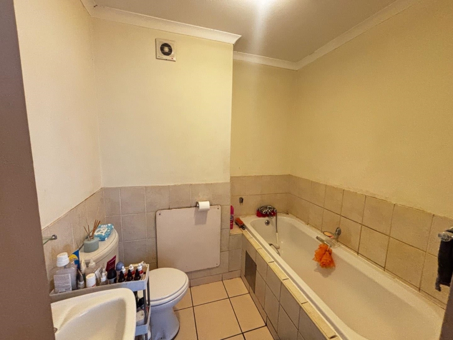 2 Bedroom Property for Sale in Zwartkop Gauteng
